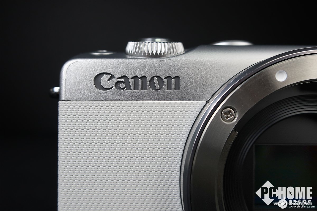 һɫʸ EOS M100