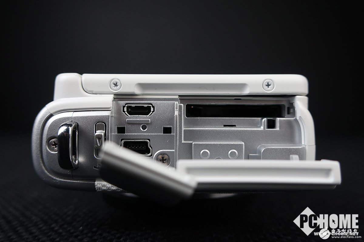 һɫʸ EOS M100