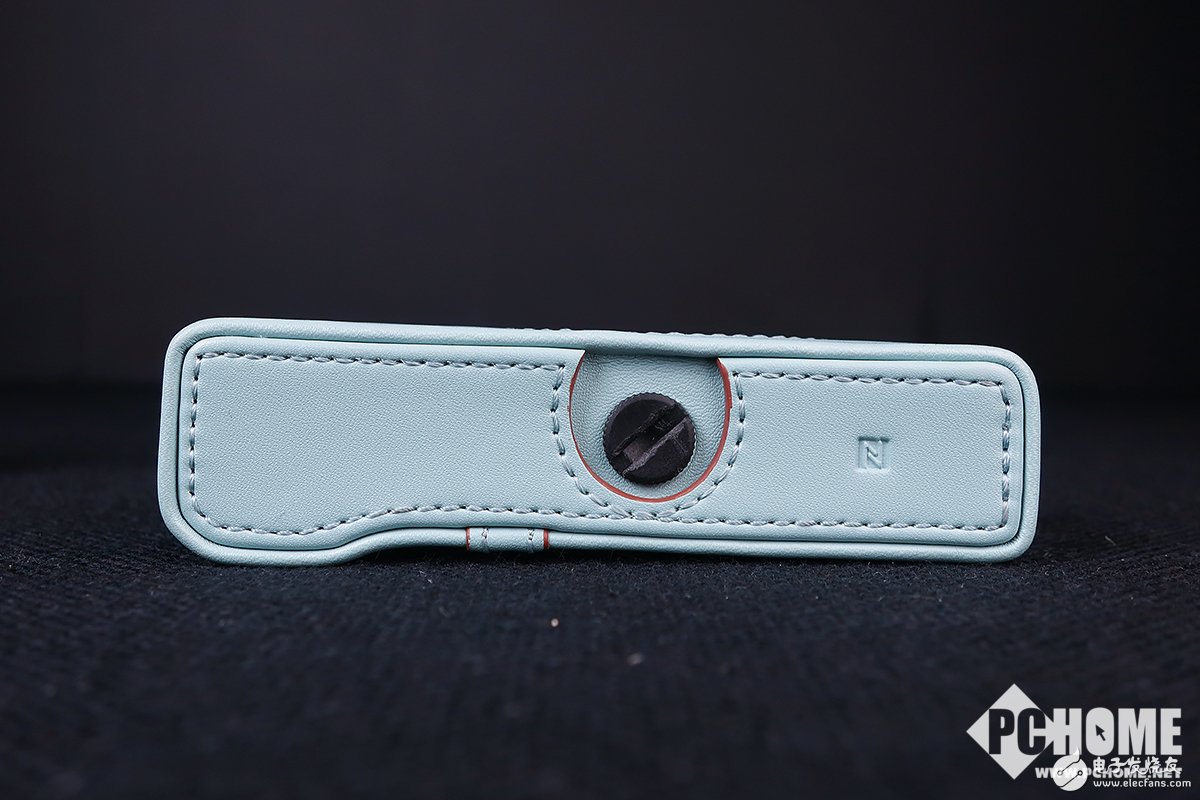 һɫʸ EOS M100